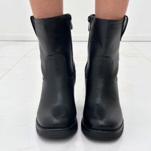 tronchetto nero con tacco alto largo in gomma de caro calzature (4)