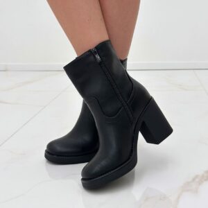 tronchetto nero con tacco alto largo in gomma de caro calzature (5)