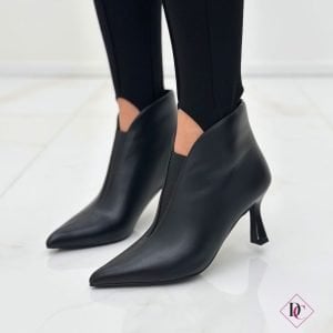 tronchetto nero elegante a punta con tacco con tacco alto ed elastico de caro calzature (3)