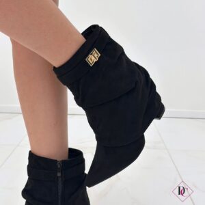 tronchetto nero elegante con tacco alto de caro calzature (1)