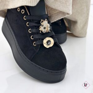 sneakers camoscio nero con zeppa e gioielli sui lacci de caro calzature (5)