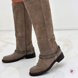 stivali camoscio tortora con tacco basso e gambale largo cavigliera gioiello de caro calzature (2)
