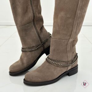 stivali camoscio tortora con tacco basso e gambale largo cavigliera gioiello de caro calzature (5)