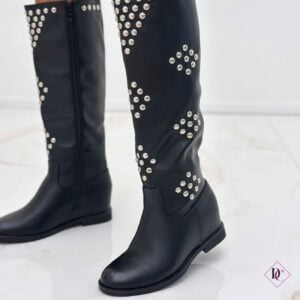 stivali neri eco pelle con zeppa interna e borchie de caro calzature (5)