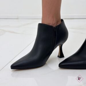 stivaletti neri con tacco alto a rocchetto elegante de caro calzature (3)