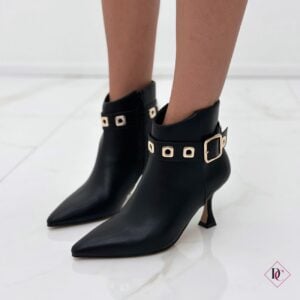 tronchetto elegante pelle nero con tacco alto a rocchetto e borchie oro de caro calzature (3)