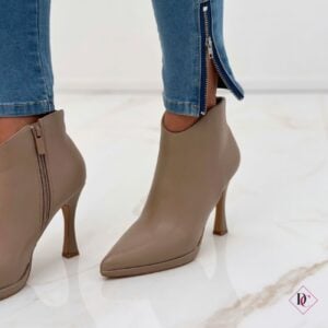 tronchetto elegante tortora con tacco alto e plateau de caro calzature (1)