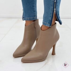 tronchetto elegante tortora con tacco alto e plateau de caro calzature (2)